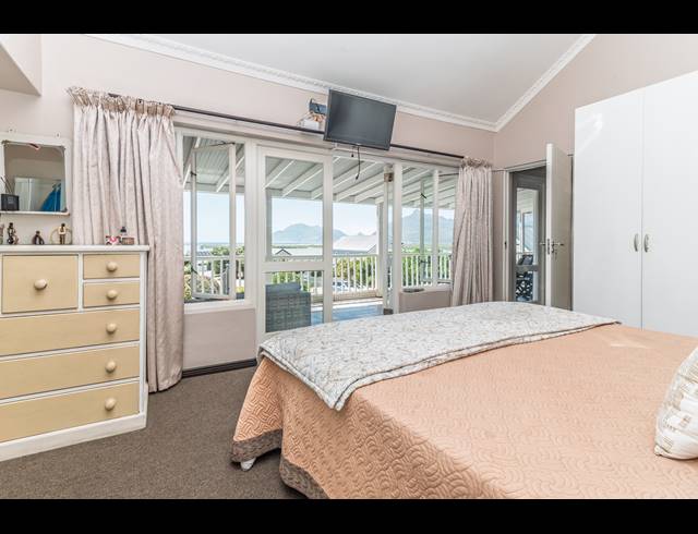 4 BEDROOM FREEHOLD FOR SALE IN BLUEWATER ESTATE